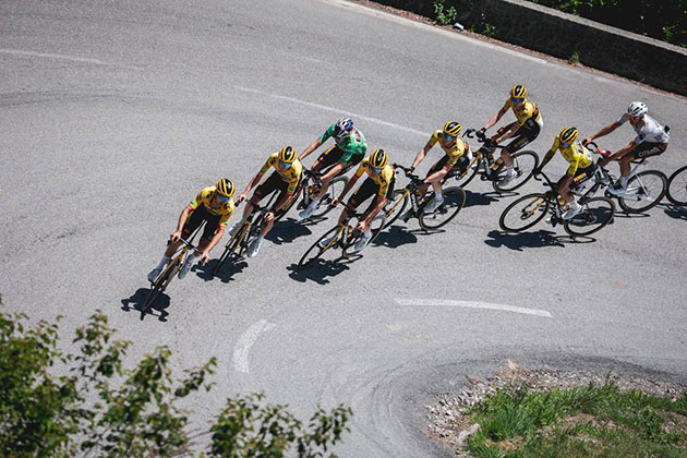 Peloton in Alps